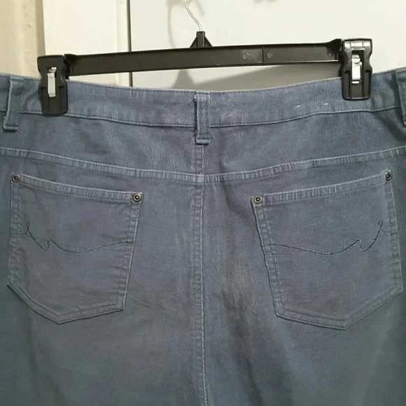 St. John's Bay woman Boot Cut 20W Average - Picture 5 of 8